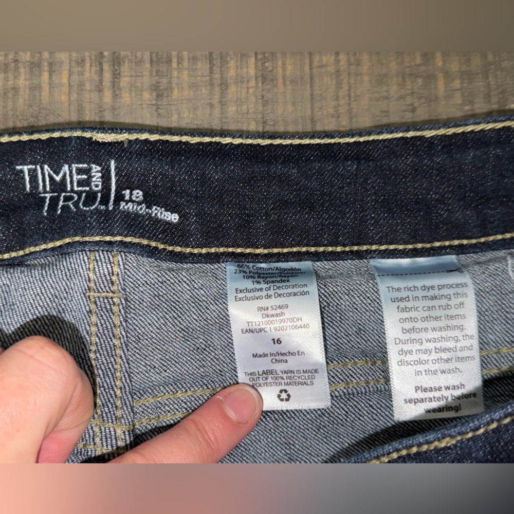 Women's size 16 Time and Tru Blue Denim Shorts - Picture 3 of 3